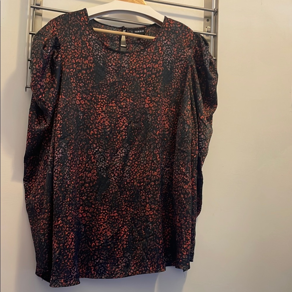 Torrid - NWOT- Black and Red Patterned Shirt